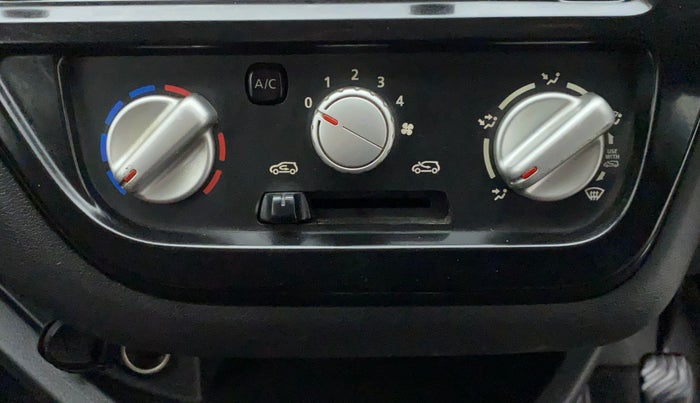 2017 Datsun Redi Go T(O) 1.0, Petrol, Manual, 48,075 km, AC Unit - Directional switch has minor damage