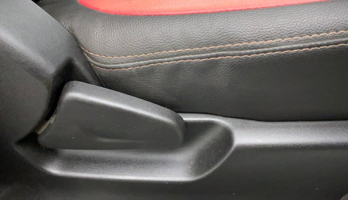 2017 Datsun Redi Go T(O) 1.0, Petrol, Manual, 48,075 km, Driver Side Adjustment Panel