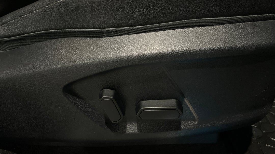 2022 Ford Everest Titanium (4WD), Automatic, 65664 km, Drivers Side Adjustment Panel
