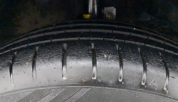 2017 Maruti Baleno ALPHA CVT PETROL 1.2, Petrol, Automatic, 54,065 km, Right Front Tyre Tread