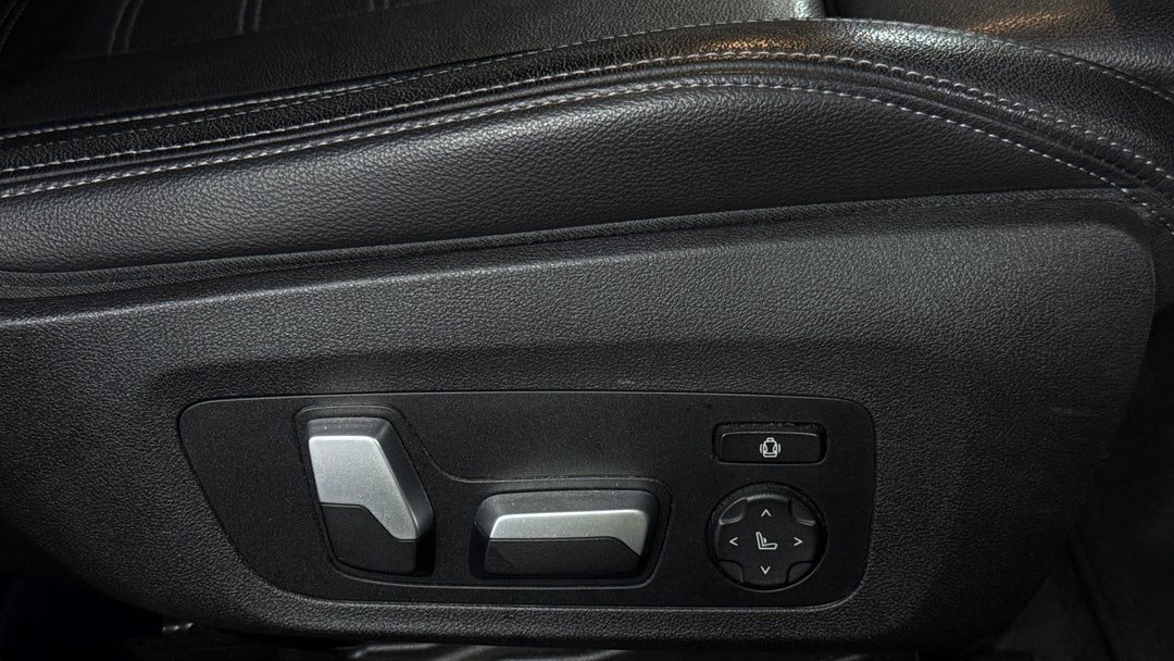 2021 BMW 3 20i M Sport, Automatic, 83359 km, Drivers Side Adjustment Panel