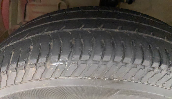 2016 Maruti Swift VXI, Petrol, Manual, 42,733 km, Left Front Tyre Tread