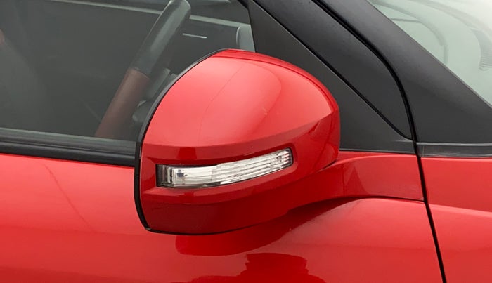 2016 Maruti Swift VXI, Petrol, Manual, 42,733 km, Right rear-view mirror - Cover has minor damage