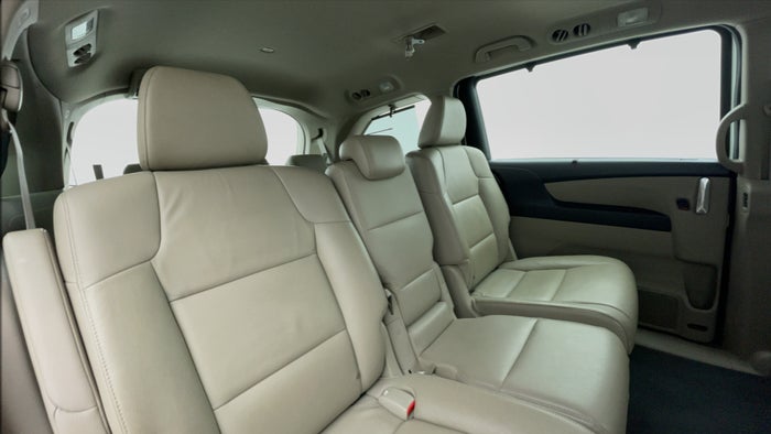 Honda Odyssey-Right Side Door Cabin View