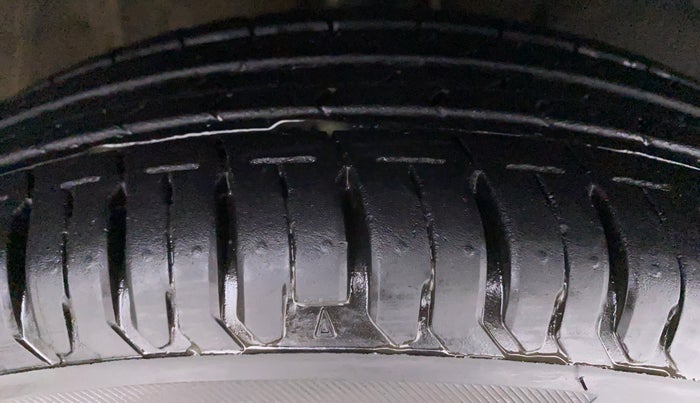2019 Maruti Swift VXI D, Petrol, Manual, 10,056 km, Right Front Tyre Tread
