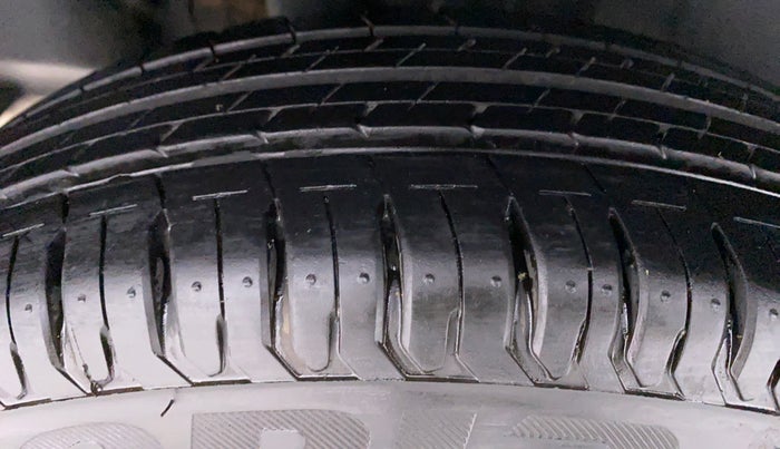 2019 Maruti Swift VXI D, Petrol, Manual, 10,056 km, Right Rear Tyre Tread
