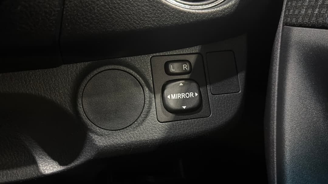 2019 Toyota Yaris Ascent, Automatic, 66843 km, Utility Switches/Buttons