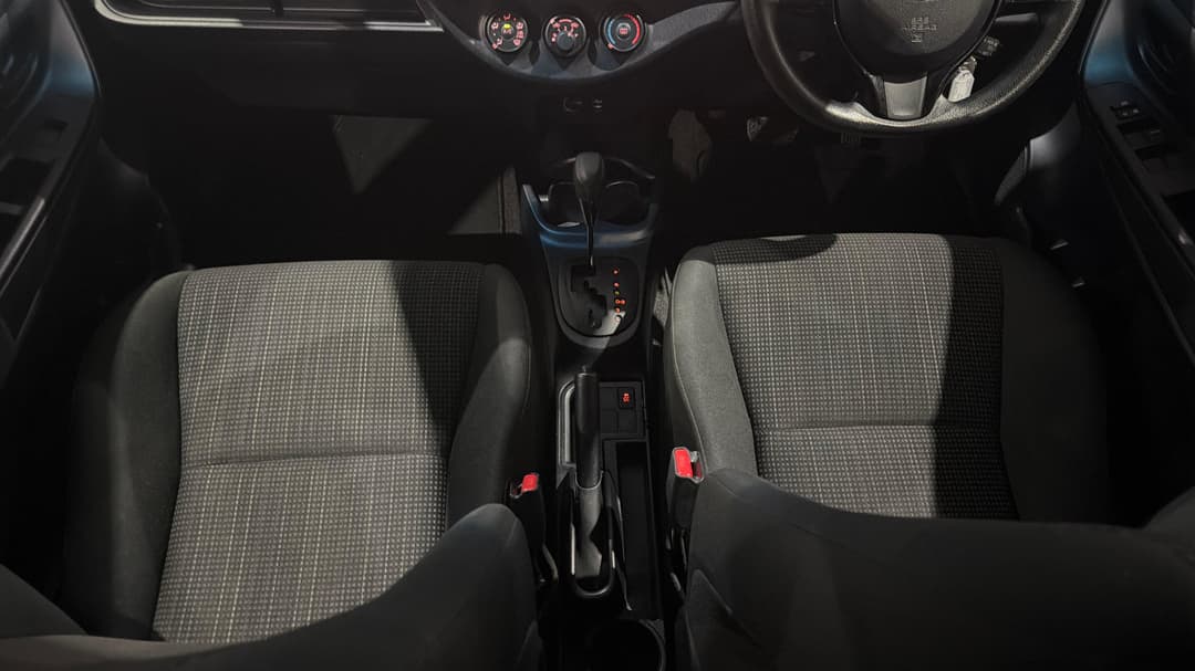 2019 Toyota Yaris Ascent, Automatic, 66843 km, Center Console