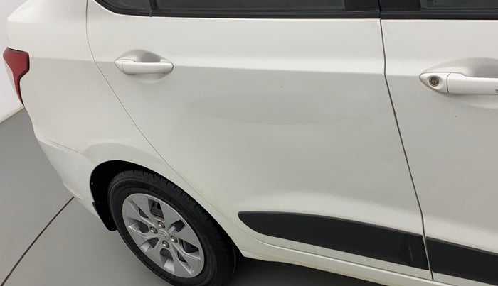 2016 Hyundai Xcent S 1.2, Petrol, Manual, 43,687 km, Right rear door - Minor scratches
