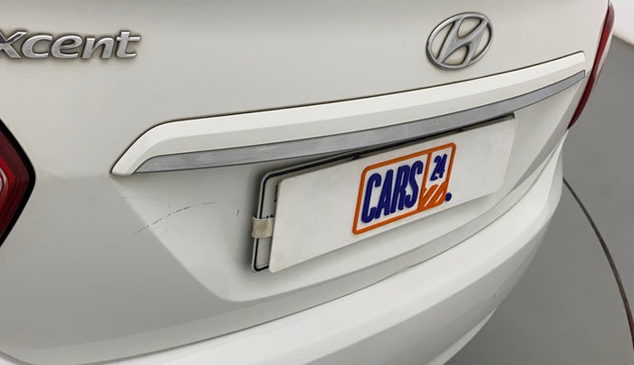 2016 Hyundai Xcent S 1.2, Petrol, Manual, 43,687 km, Dicky (Boot door) - Minor scratches
