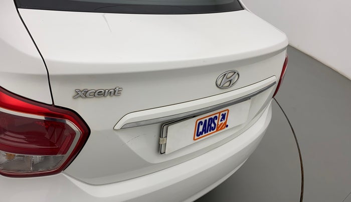 2016 Hyundai Xcent S 1.2, Petrol, Manual, 43,687 km, Dicky (Boot door) - Slightly dented
