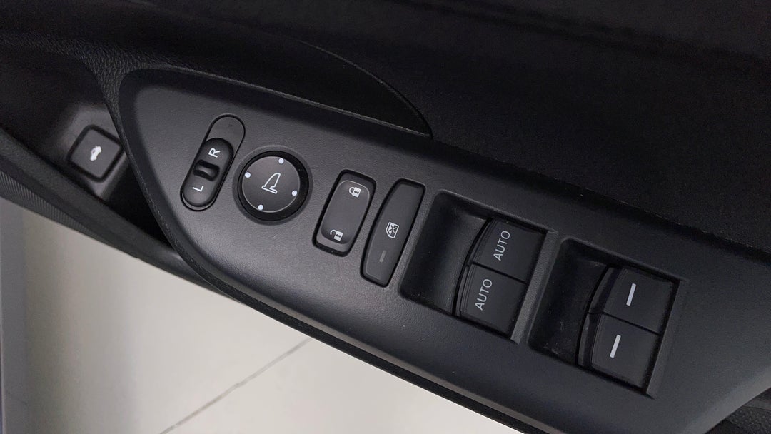 2016 Honda Civic Vti-s, Automatic, 51746 km, Drivers Side Door Panel Controls