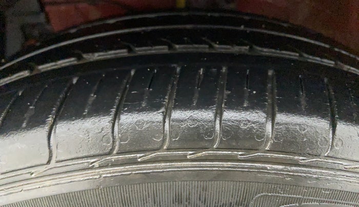2014 Maruti Ertiga ZDI, Diesel, Manual, 95,541 km, Left Front Tyre Tread