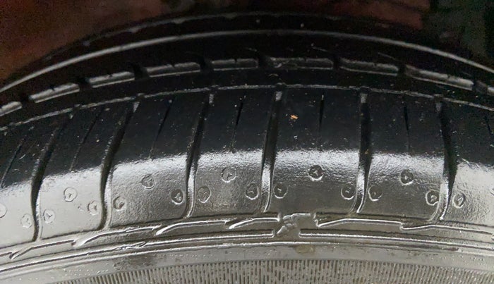 2014 Maruti Ertiga ZDI, Diesel, Manual, 95,541 km, Right Front Tyre Tread