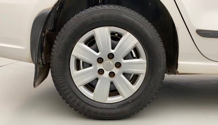 2011 Volkswagen Vento TRENDLINE 1.6, Petrol, Manual, 98,449 km, Right Rear Wheel