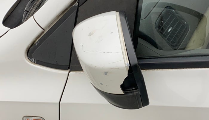 2011 Volkswagen Vento TRENDLINE 1.6, Petrol, Manual, 98,449 km, Left rear-view mirror - Minor scratches