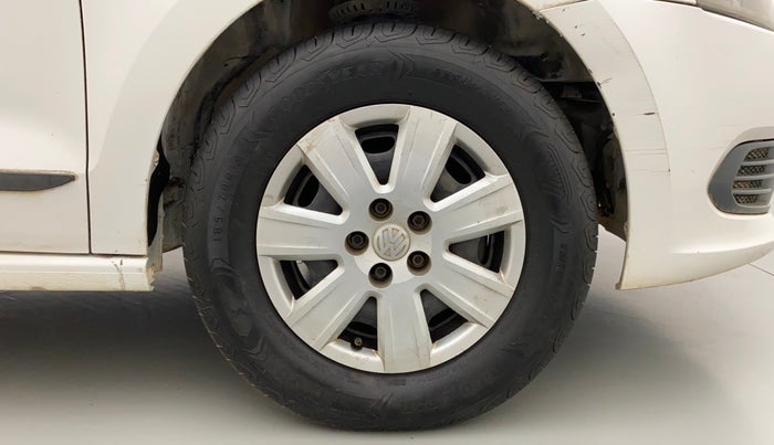 2011 Volkswagen Vento TRENDLINE 1.6, Petrol, Manual, 98,449 km, Right Front Wheel
