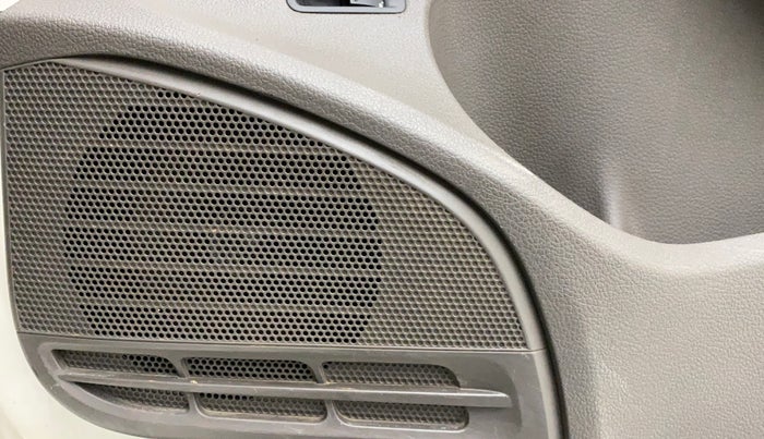 2011 Volkswagen Vento TRENDLINE 1.6, Petrol, Manual, 98,449 km, Speaker