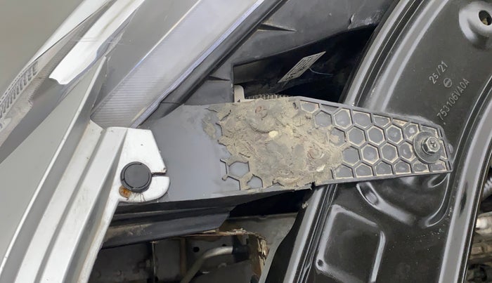 2021 Nissan MAGNITE XL TURBO, Petrol, Manual, 30,178 km, Right headlight - Clamp has minor damage
