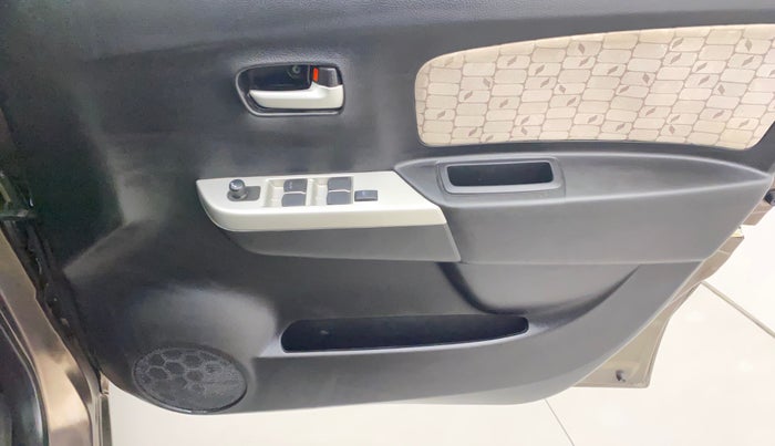 2016 Maruti Wagon R 1.0 VXI OPT, Petrol, Manual, 40,874 km, Driver Side Door Panels Control