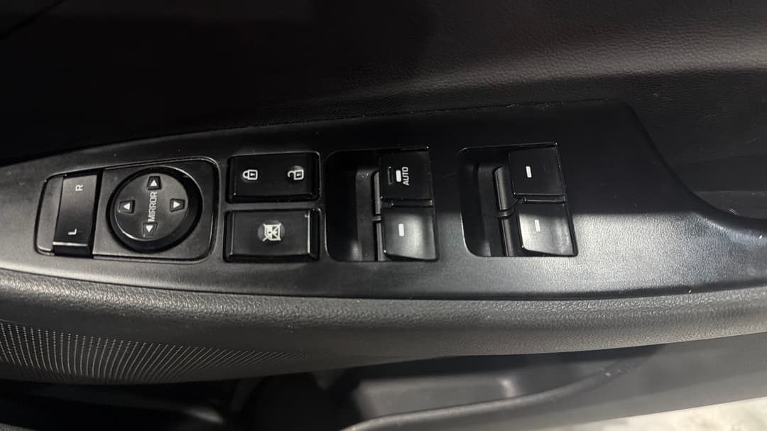 2017 Hyundai Tucson Active (FWD), Automatic, 91883 km, Drivers Side Door Panel Controls