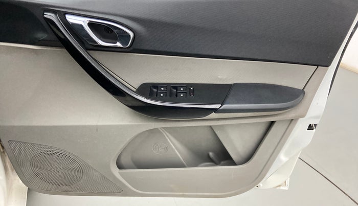 2017 Tata Tiago XZA PETROL, Petrol, Automatic, 62,204 km, Driver Side Door Panels Control