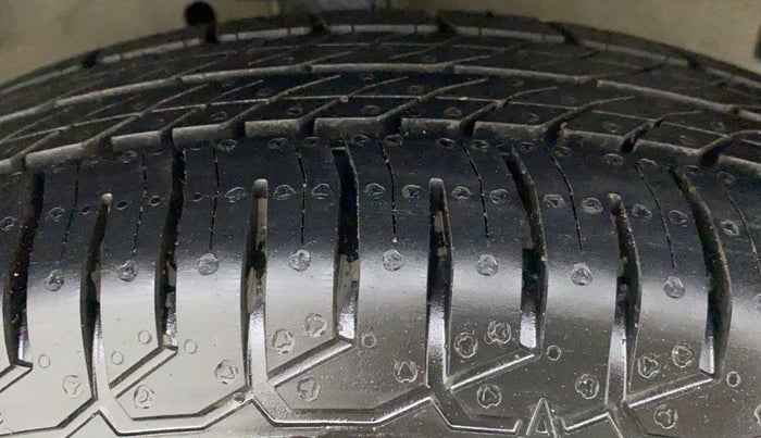 2014 Maruti Swift LDI BS IV, Diesel, Manual, 47,617 km, Right Front Tyre Tread