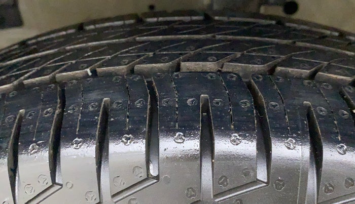 2014 Maruti Swift LDI BS IV, Diesel, Manual, 47,617 km, Left Front Tyre Tread