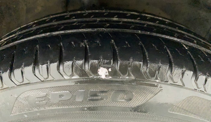 2011 Maruti Ritz VXI, Petrol, Manual, 1,04,495 km, Right Front Tyre Tread
