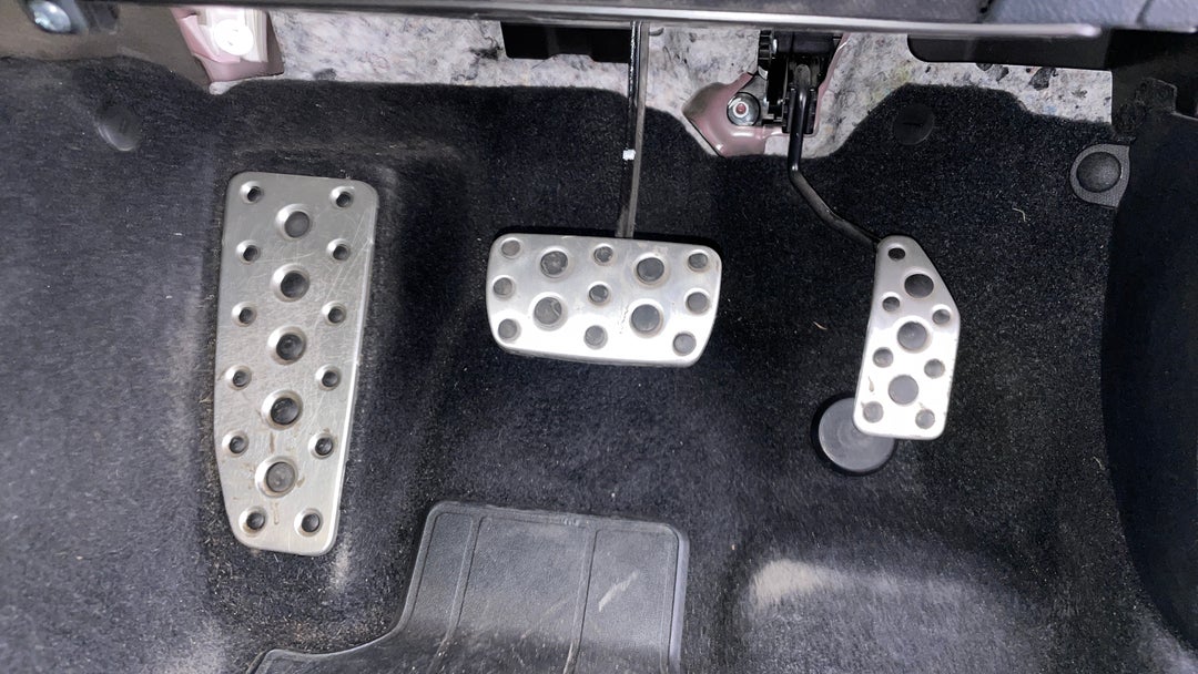 2016 Subaru Liberty 2.5i Premium, Automatic, 142898 km, Pedals and Footmat