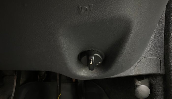 2016 Renault Kwid RXT 0.8 (O), Petrol, Manual, 42,203 km, Dashboard - Headlight height adjustment not working