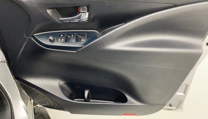 2018 Toyota Innova Crysta 2.4 GX 8 STR, Diesel, Manual, 54,051 km, Driver Side Door Panels Control