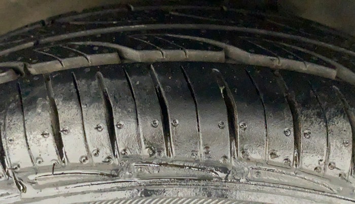 2013 Maruti Alto 800 VXI, Petrol, Manual, 29,997 km, Left Front Tyre Tread