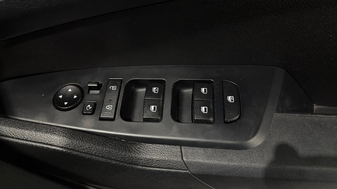 2021 Kia Sportage S (AWD), Automatic, 108201 km, Drivers Side Door Panel Controls