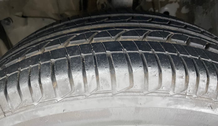 2016 Honda City V MT PETROL, Petrol, Manual, 33,909 km, Left Front Tyre Tread