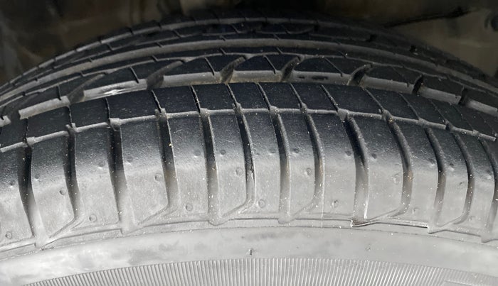 2016 Honda City V MT PETROL, Petrol, Manual, 33,909 km, Right Front Tyre Tread