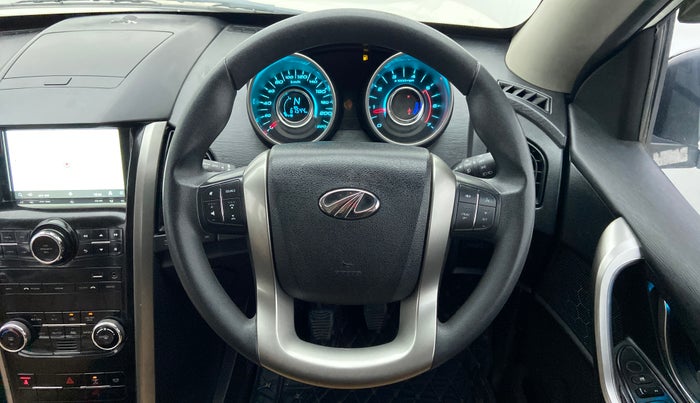 2018 Mahindra XUV500 W7 FWD, Diesel, Manual, 67,544 km, Steering Wheel Close Up