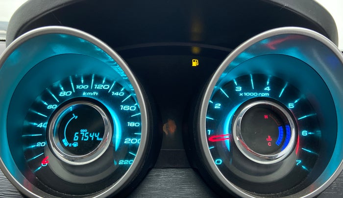 2018 Mahindra XUV500 W7 FWD, Diesel, Manual, 67,544 km, Odometer Image