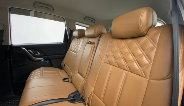 2018 Mahindra XUV500 W7 FWD, Diesel, Manual, 67,544 km, Right Side Rear Door Cabin