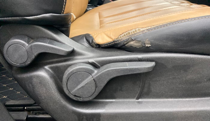 2018 Mahindra XUV500 W7 FWD, Diesel, Manual, 67,544 km, Driver Side Adjustment Panel