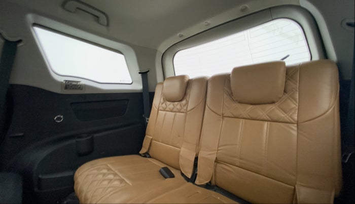 2018 Mahindra XUV500 W7 FWD, Diesel, Manual, 67,544 km, Third Seat Row ( optional )