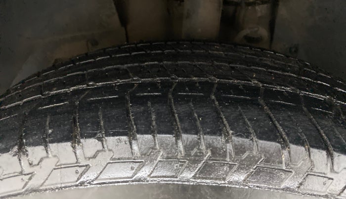 2018 Mahindra XUV500 W7 FWD, Diesel, Manual, 67,544 km, Left Front Tyre Tread