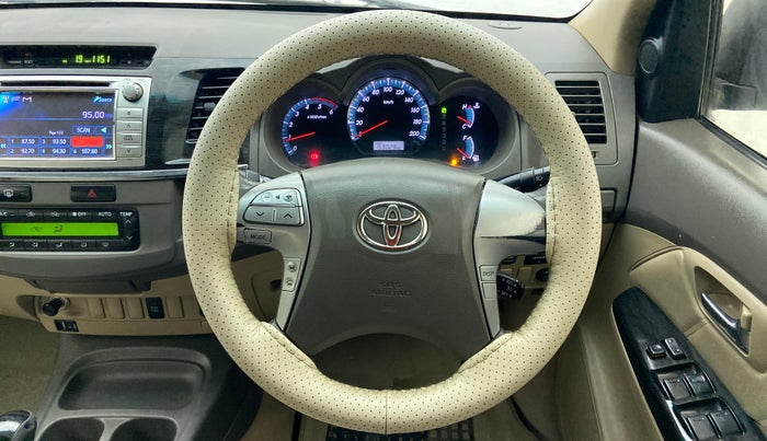 2012 Toyota Fortuner 3.0 AT 4X2, Diesel, Automatic, 1,59,025 km, Steering Wheel Close Up