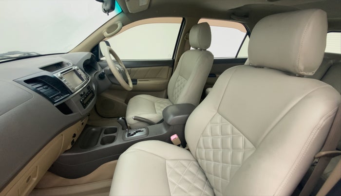 2012 Toyota Fortuner 3.0 AT 4X2, Diesel, Automatic, 1,59,025 km, Right Side Front Door Cabin