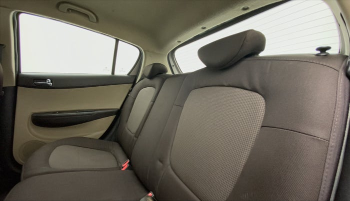 2014 Hyundai i20 SPORTZ 1.4 CRDI, Diesel, Manual, 91,401 km, Right Side Rear Door Cabin