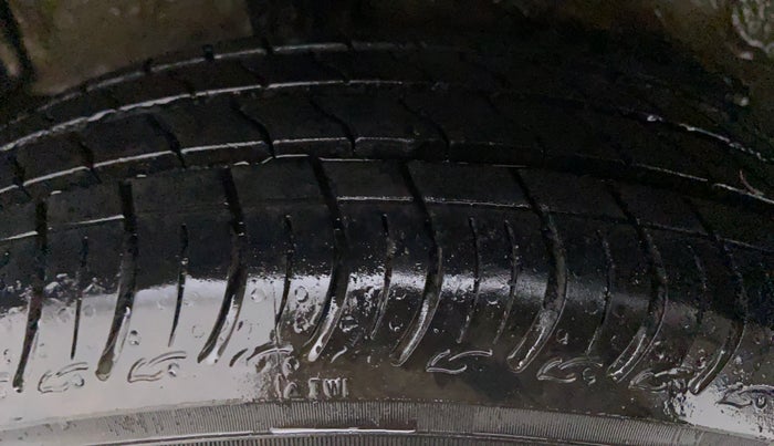 2017 Maruti Celerio VXI CNG D, CNG, Manual, 52,144 km, Right Front Tyre Tread