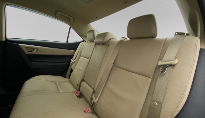 2016 Toyota Corolla Altis GL, Petrol, Manual, 38,845 km, Right Side Rear Door Cabin