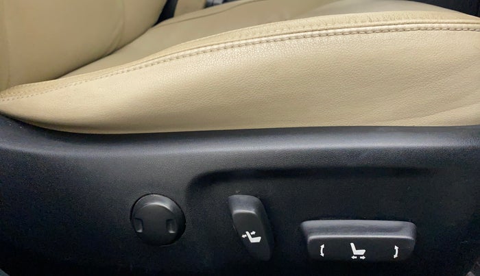 2016 Toyota Corolla Altis GL, Petrol, Manual, 38,845 km, Driver Side Adjustment Panel