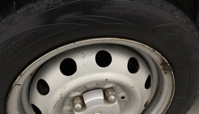 2017 Hyundai Eon ERA + SE, Petrol, Manual, 37,785 km, Left front tyre - Minor crack