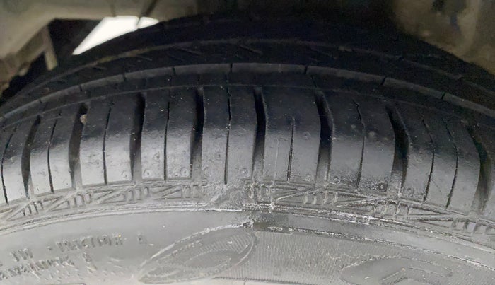 2017 Hyundai Eon ERA + SE, Petrol, Manual, 37,785 km, Right Rear Tyre Tread